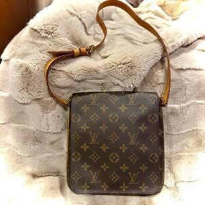 AUTHENTIC vintage MUSETTE SALSA PM
Louis Vuitton Shoulder Bag